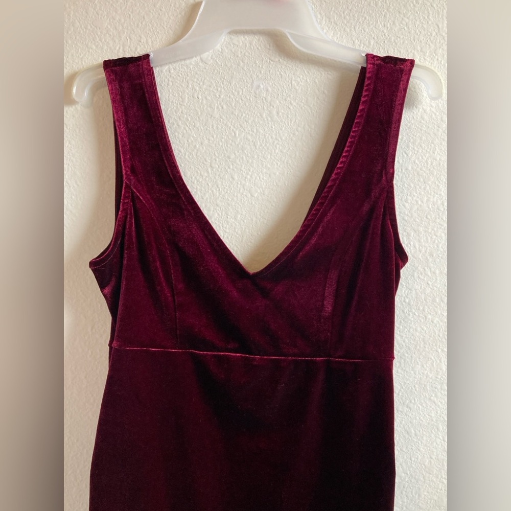 Crystal Sky Velour Midi Dress in Deep Wine/Burgundy Size M - Picture 2 of 8